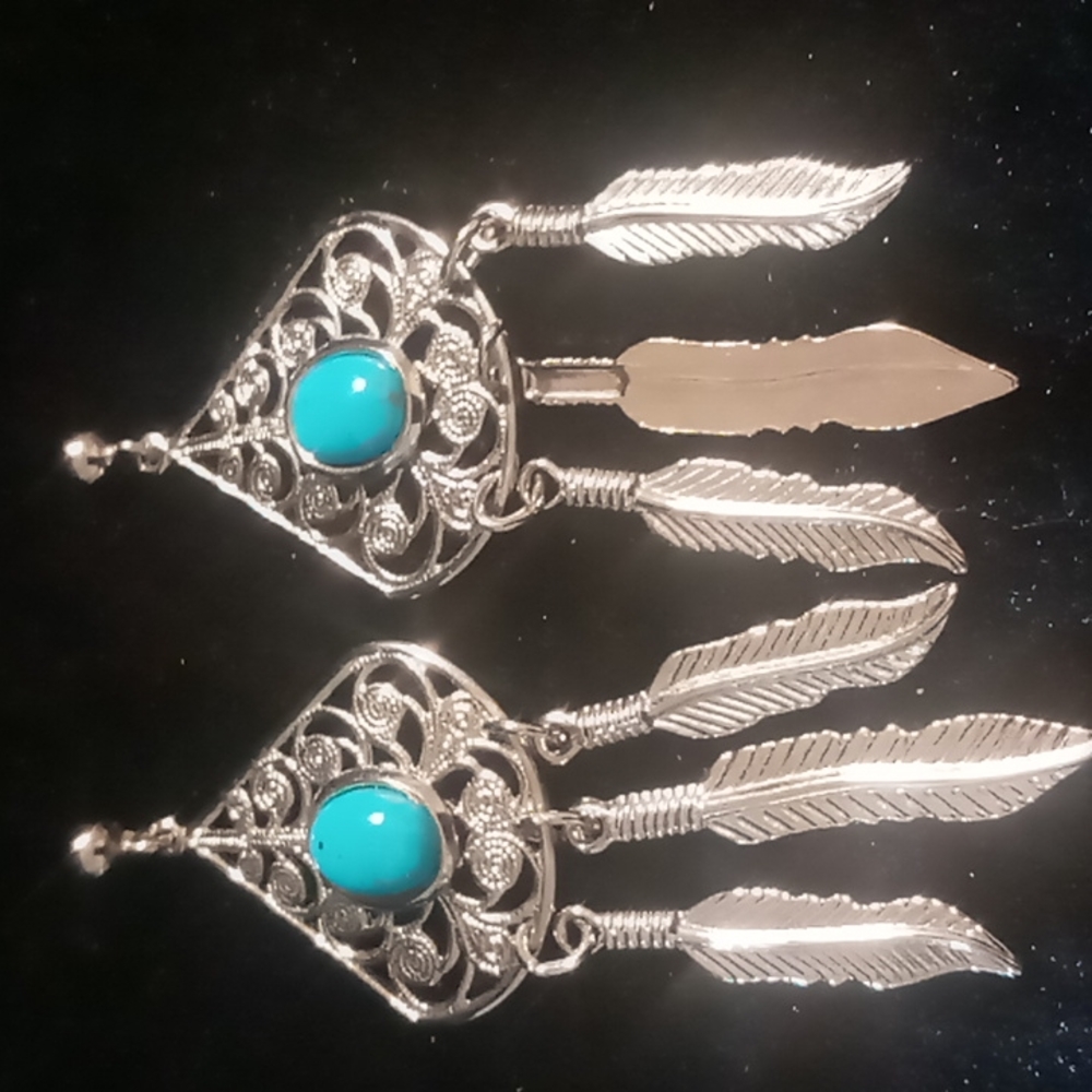 2 Turquoise like stone necklaces stainless,3 Bracelets, 1 pair of earrings. - Picture 7 of 12